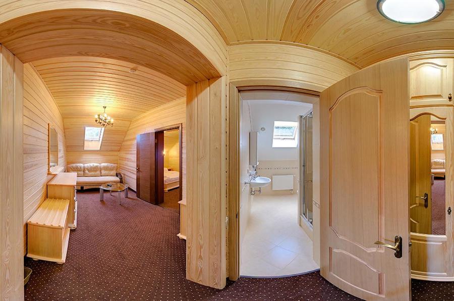 Forest House Tatariv Habitación foto